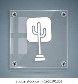 Icono de árbol blanco aislado en fondo gris. Símbolo de bosque. Paneles de vidrio cuadrado.  Ilustración vectorial