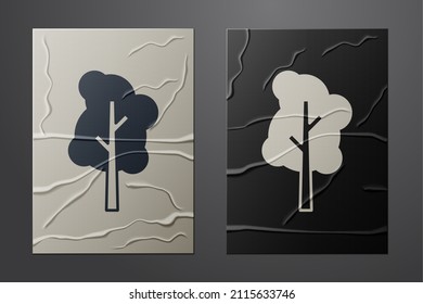 Icono del árbol blanco aislado en el fondo de papel desmenuzado. Símbolo de bosque. Estilo de arte de papel. Vector