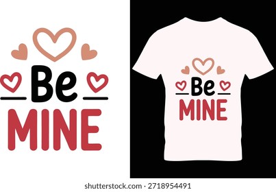 Camiseta branca com texto vermelho em negrito 'Be Mine' e gráficos de coração para o Dia dos Namorados.