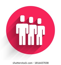Icono del grupo Usuarios blancos aislado con una sombra larga. Icono de grupo de personas. Símbolo de avatar comercial - icono de perfil de usuario. Botón de círculo rojo. Vector