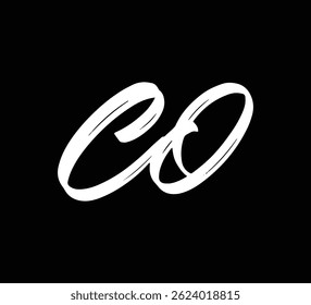 Weiße Vektorbuchstaben Logo Pinsel Handschrift Kalligrafie Stil auf schwarzem Hintergrund Initial CO