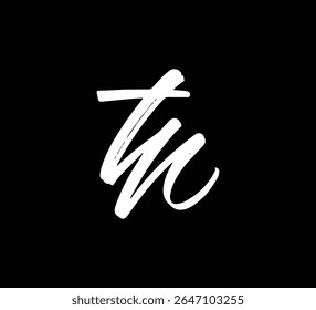 Weiße Vektorbuchstaben Logo Pinsel Handschrift Kalligrafie Stil auf schwarzem Hintergrund Initial TN