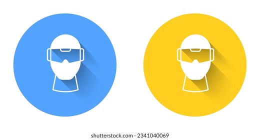 Icono de gafas de realidad virtual blanca aislado con fondo de sombra larga. Máscara de vr 3d esterooscópica. Pantalla montada en la cabeza óptica. Botón Círculo. Vector