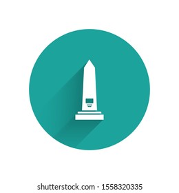 White Washington monument icon isolated with long shadow. Concept of commemoration, DC landmark, patriotism. Green circle button. Vector Illustration