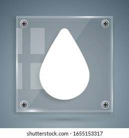Icono de gota de agua blanca aislado en fondo gris. Paneles de vidrio cuadrado.  Ilustración vectorial