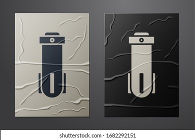 Icono de filtro de agua blanca aislado en fondo de papel desmitificado. Sistema de filtración de agua. Sistema de osmosis inversa. Estilo de arte de papel. Ilustración vectorial