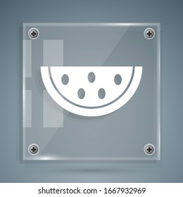 Icono de la sandía blanca aislado en fondo gris. Paneles de vidrio cuadrado. Ilustración vectorial