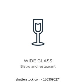 Wide-Glas-Symbol. Dünne, breite Glasumrisssymbol einzeln auf weißem Hintergrund aus Bistro- und Restaurantkollektion. Vektorillustration der Linie, Symbol für Web und Mobilfunk