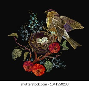 Wildrosen, Vogel- und Vogelnest mit Eiern. Stickereistil. Frohe Ostern! Frühlingsgartenkunst. Vorlage für die Gestaltung von Kleidung, Tapeten