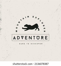 Wildlife adventure logo, Safari retro label isolated with editable background, vintage vector illustration.