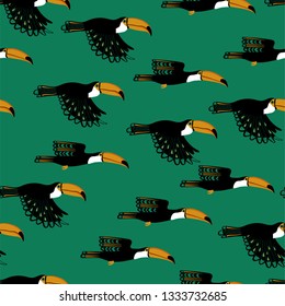 Wildlife birds print. Seamless pattern with flying toucan on a green background.