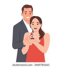 ¿Quieres casarte conmigo con un anillo de bodas en sus manos y le ofrece su matrimonio. Ilustración vectorial plana aislada sobre fondo blanco