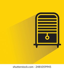 icono de ventana con sombra sobre fondo amarillo