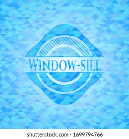 Emblema azul cielo del umbral de ventana con fondo de mosaico triangular