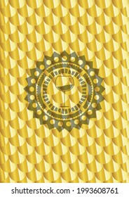icono de copa de vino dentro de la insignia de oro. Patrón de escalas. Ilustración vectorial. Detallado. 
