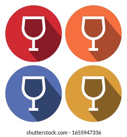 Icono de diseño de sombra larga plana de cristal de vino.