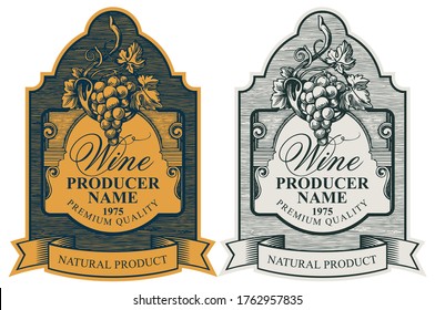 Etiquetas de vino con un montón de uvas, una cinta y una inscripción caligráfica en un marco figurado. Conjunto vectorial de etiquetas ornamentadas a mano en estilo vintage