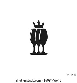  Vino. Logo. Gafas de vino aisladas con corona de fondo blanco