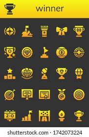 conjunto de iconos de ganador. 26 íconos de ganador rellenados.  Iconos modernos sencillos como: Objetivo, Trofeo, Objetivo, Antorcha, Cinta, Premium, Billiard, Podium, Niza, Premio, Mérito, Diploma, Medalla