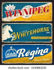 Winnipeg, Whitehorse y Regina, placas de ciudades canadienses, stickers de viajes. Patín de recuerdo de viaje de Canadá o pancarta vectorial de grunge. Señales de estaño vintage de la ciudad de Norteamérica, pegatinas o placas con banderas