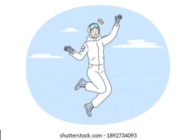 Actividades de invierno, esquí, snowboard. Joven caricaturista sonriente alegre con traje de invierno blanco saltando de alegría después de montar cuesta abajo en el esquí o snowboard en las montañas