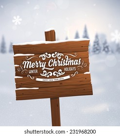 Winterhintergrund. Unverwöhnte Landschaft mit Schneetrieben, Schneefall und Weihnachtsbäumen in der Ferne. Urlaubserscheinung mit Schneeflocken, Himmel und Weihnachtsmütze. hölzerner Steg mit Weihnachtsgeschenk