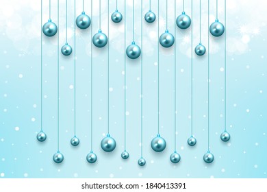 Fondo de celebración de invierno con nieve y brillantes bolas azules adornando para feliz navidad de diciembre