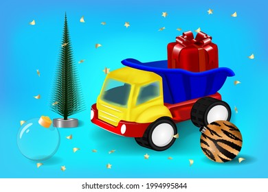 composición de invierno con coche, regalo, árbol de navidad y bolas