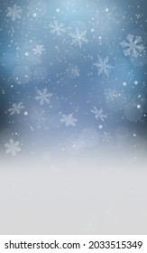 Día del invierno. Los copos de nieve vuelan en los rayos de luz. Fondo de invierno azul con torbellino y copos de nieve. Eps10