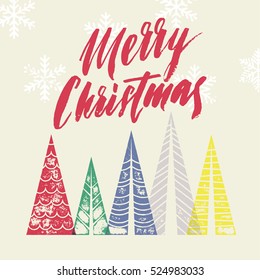 Fondo del bosque invernal con tarjeta de bienvenida de árboles de Navidad. Feliz texto de la tarjeta de felicitación navideña con el bosque de pinos en forma geométrica.  Fondo de copos de nieve para la decoración de Año Nuevo