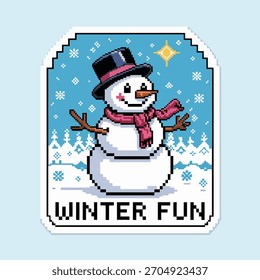 Muñeco de nieve divertido del invierno con el sombrero y la bufanda, fondo brillante del cielo, carácter alegre de las vacaciones, diseño estacional amistoso de la postal