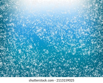 Vector de Nieve en el fondo de vacaciones de invierno. Navidad, Año Nuevo Patrón De Copos De Nieve. Nieve voladora Realista, Efecto Cielo De Tormenta. Decoración Y Invierno. Vacaciones De Invierno Nieve Confetti En Azul