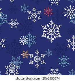 Nahtloses Wintermuster mit verschiedenen Schneeflocken. Handgezeichnete Vektorgrafik, perfekt für Weihnachts- und Neujahrsdekor oder einen anderen Feiertag, zum Verpacken von Papier und Stoff, Karten, Plakate und Banner.