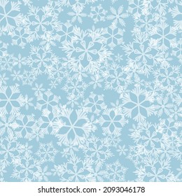 Patrón invernal sin fisuras con copos de nieve blancos sobre fondo gris. Ilustración vectorial para tela, papel de pared textil, carteles, papel de envoltura de regalo. Ilustración vectorial de Navidad. Cae la nieve.