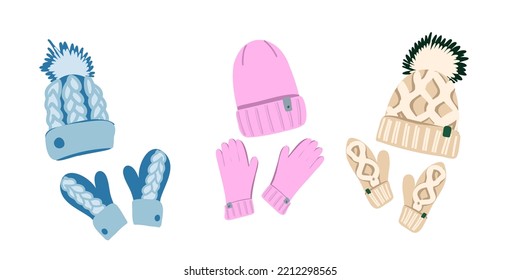 Conjunto invernal de sombrero rosa, beige y azul y mitones o guantes aislados en un fondo blanco. Ilustración vectorial plana.