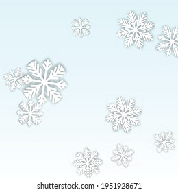 Fondo vectorial invernal con copos de nieve en caída. Aislado sobre fondo azul blanco.  Diseño elegante para invitaciones de fiesta, cartel, venta, afiche. Copos de nieve recortados por papel.