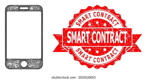 Icono de teléfono inteligente con marco de cable e impresión de sello de cinta sucia Smart Contract. El sello rojo contiene la etiqueta Smart Contract dentro de la cinta. Red de marco de cable geométrico 2D basada en el icono del smartphone,