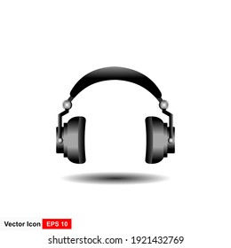 Wired headphones icon. Flat illustration of wired headphones vector icon for web design.