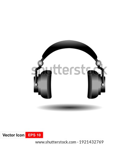 Wired headphones icon. Flat illustration of wired headphones vector icon for web design.