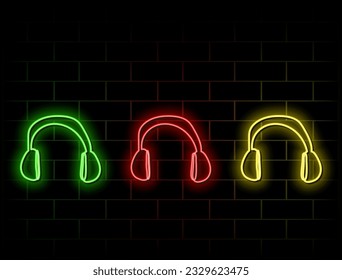 Drahtloser Bluetooth-Kopfhörer-Set. Accessoires zum Musikhören oder zum Arbeiten außerhalb des Hauses. Neonstil. viele Farben.