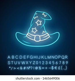 Wizard hat neon light icon. Witch magic cap. Magician, sorceress cap. Halloween costume accessory. Witchcraft, sorcery item. Wicked object. Glowing alphabet, numbers. Vector isolated illustration