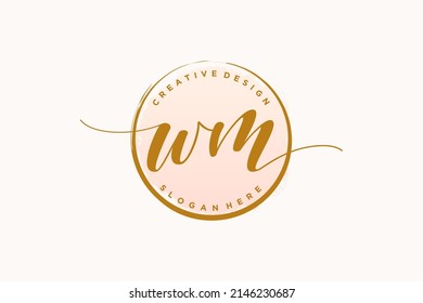 Logo de escritura a mano de WM con la firma del vector de plantilla de círculo, boda, moda, floral y botánica con plantilla creativa.