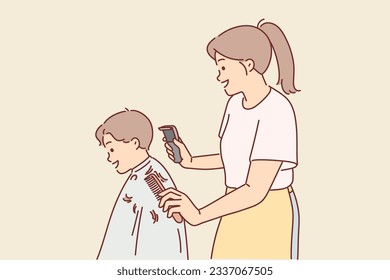 Der Friseur für weibliche Kinder schneidet kleine Kinderhaare und hält Trimmer und Kamm in Händen. Der Girl-Friseur serviert Schüler der Grundschule oder macht modische Frisuren für Kinder.