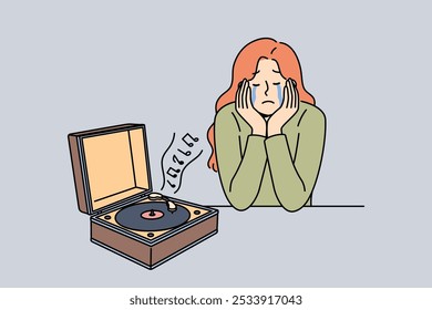 La mujer llora escuchando música en el reproductor de vinilo, debido a la nostalgia y los recuerdos de pasado feliz. Niña experimenta nostalgia tras lanzar dispositivo retro con álbum de audio del siglo pasado