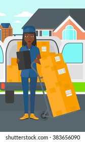 Mujer entregando cajas.