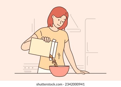 La mujer está desayunando con copos de maíz y sosteniendo una caja de muesli parado cerca de la mesa de la cocina. Niña prepara un saludable desayuno para refrescarse antes de ir a trabajar o a la universidad