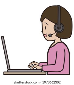 
A woman in her twenties to thirties who answers the phone while typing on a computer. Call center, smile, profile