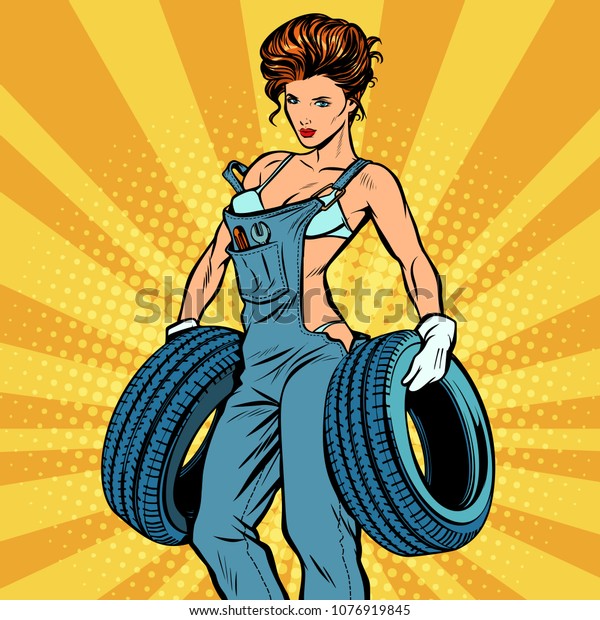 タイヤや車のサービスでオーバーオールをしている女性 レトロなベクターイラスト漫画のキッチ絵 のベクター画像素材 ロイヤリティフリー