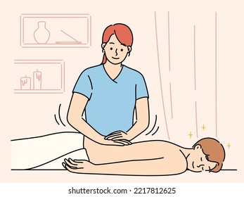 Las fisioterapeutas realizan masajes manuales al cliente masculino en salón. Masseuse masajeando al paciente para el estrés o alivio del dolor. El concepto de relajación. Ilustración vectorial. 