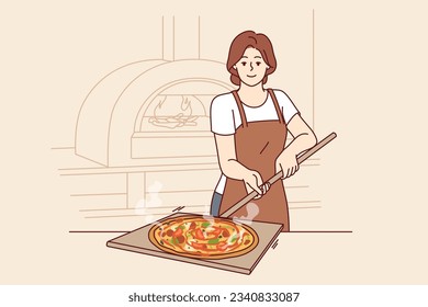 Una mujer prepara pizza y sostiene una pala para sacar un plato del horno de piedra para cocinar comida italiana. Pizzería chef en delantal demostrando deliciosa margherita o pizza de pepperoni con queso fundido